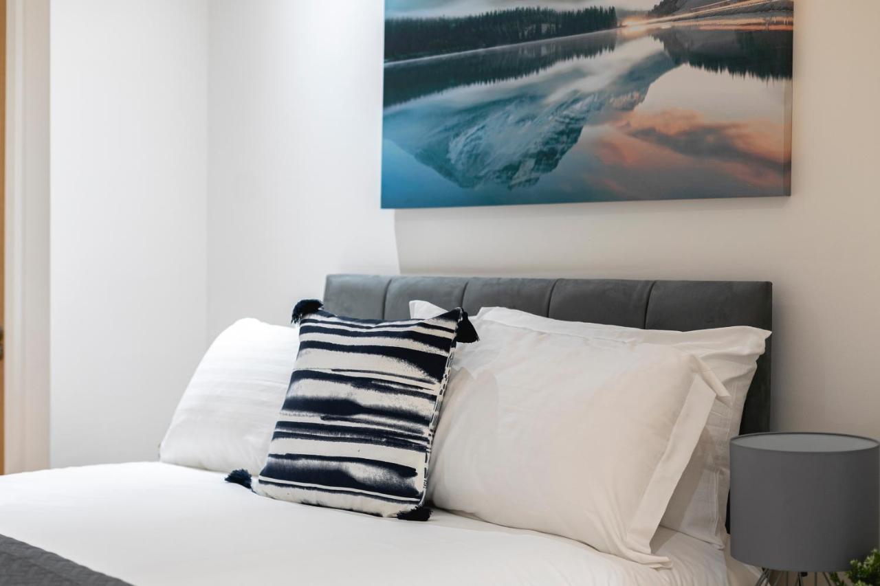 Skyvillion - 4 Bed Luxury Apartment With Balcony & Parking Enfield Dış mekan fotoğraf