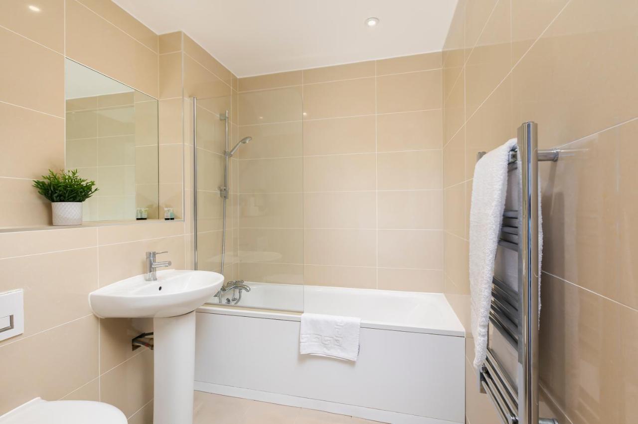 Skyvillion - 4 Bed Luxury Apartment With Balcony & Parking Enfield Dış mekan fotoğraf