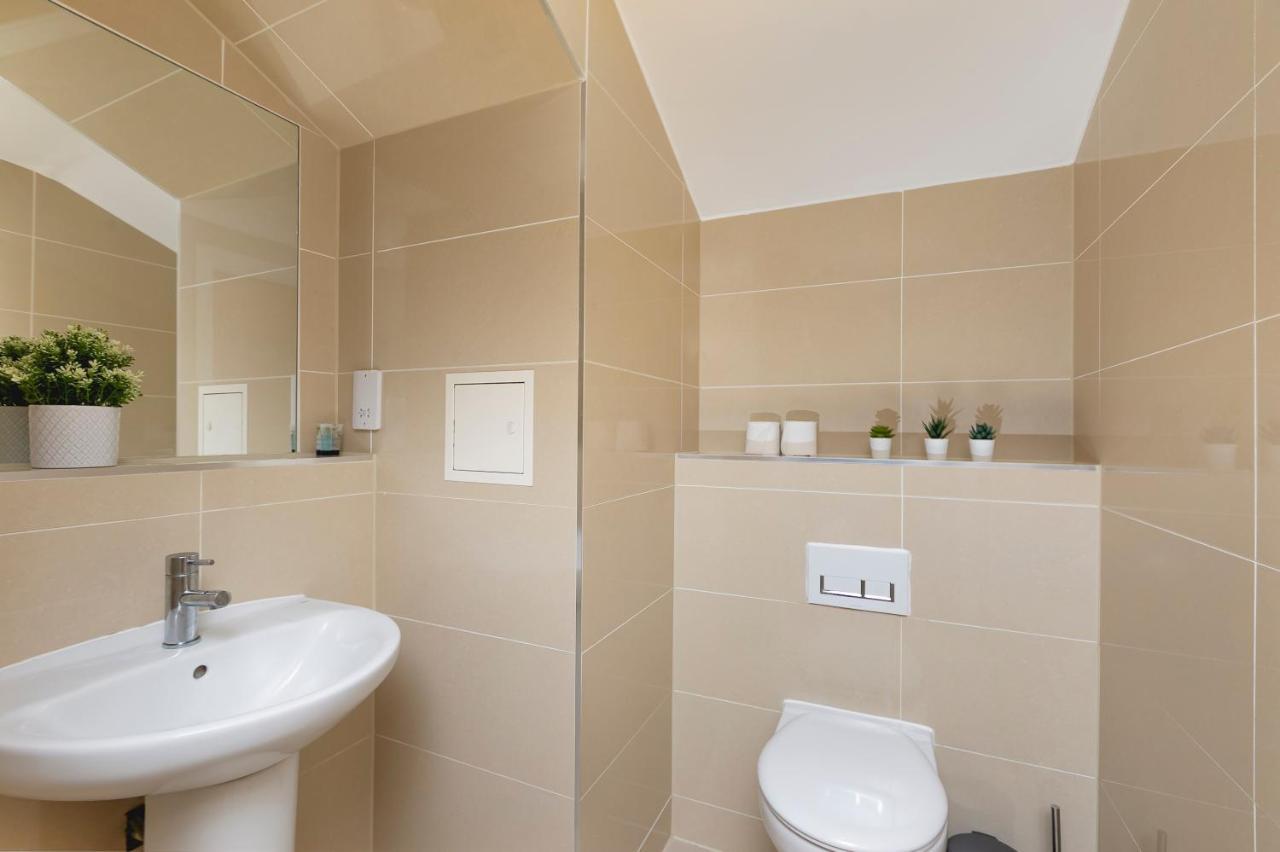 Skyvillion - 4 Bed Luxury Apartment With Balcony & Parking Enfield Dış mekan fotoğraf
